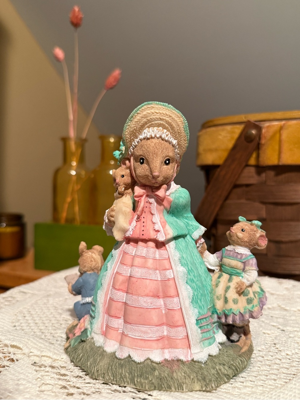 Vintage 1994 Mice Family Figure Victoria Nibbler, James, John & Jenny Model VA28